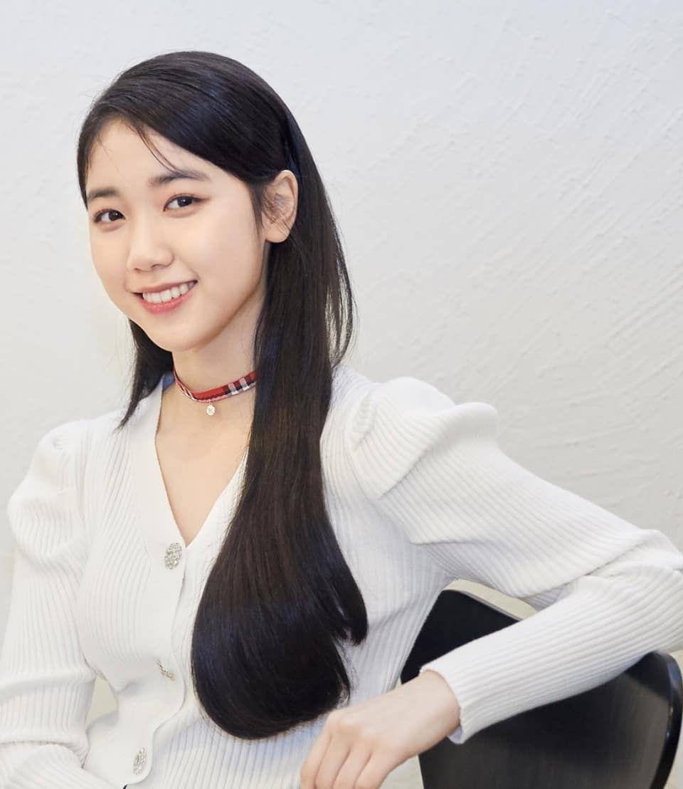 Lee Re (instagram.com/leere0312)