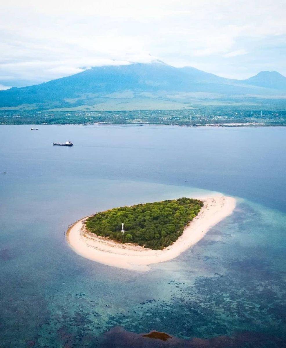 Pulau Tabuhan (instagram.com/landofosing.banyuwangi)