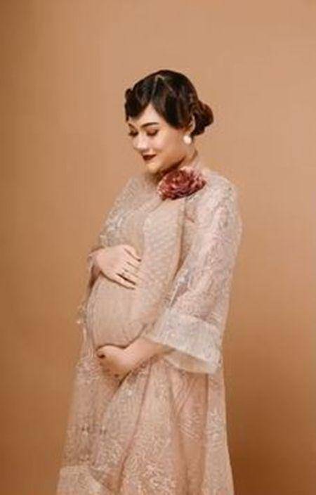 maternity Nella Kharisma (Instagram.com/faralljibrill)