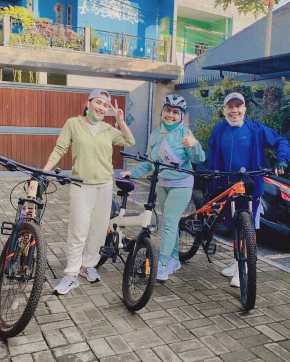 Ayu Ting Ting berolahraga. (instagram.com/ayutingting92)