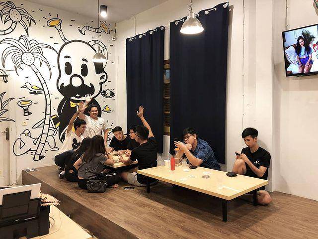 Mayor Gameboard Cafe (instagram.com/mayorboardgame)