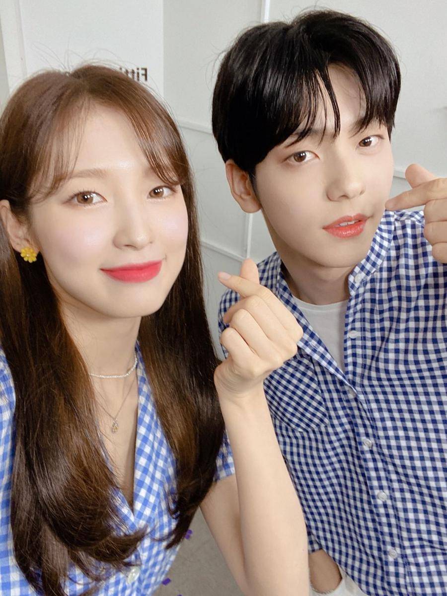 Arin Oh My Girl dan Soobin TXT (twitter.com/KBSMusicBank)