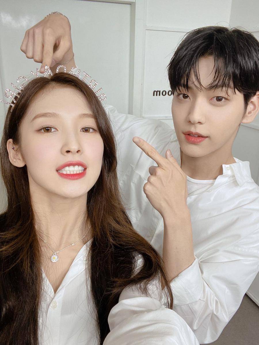 Arin Oh My Girl dan Soobin TXT (twitter.com/KBSMusicBank)
