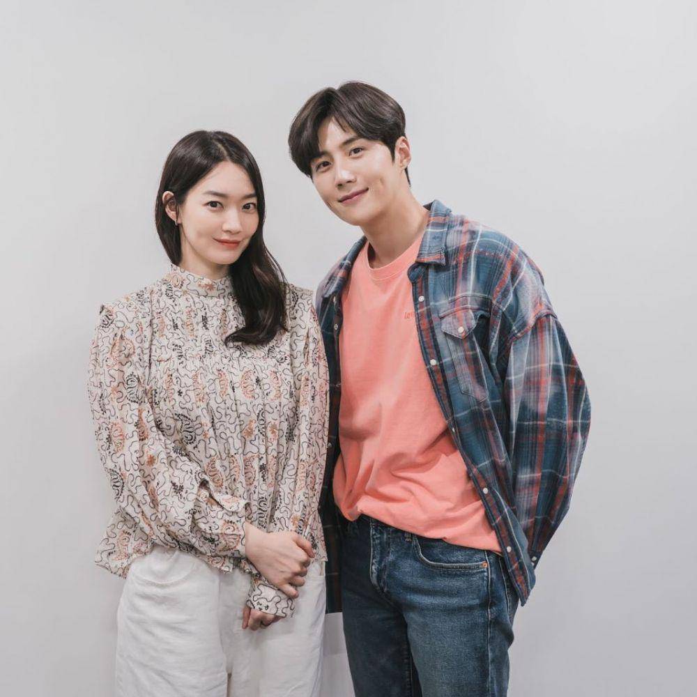 Shin Min Ah dan Kim Seon Ho (instagram.com/tvndrama.official)