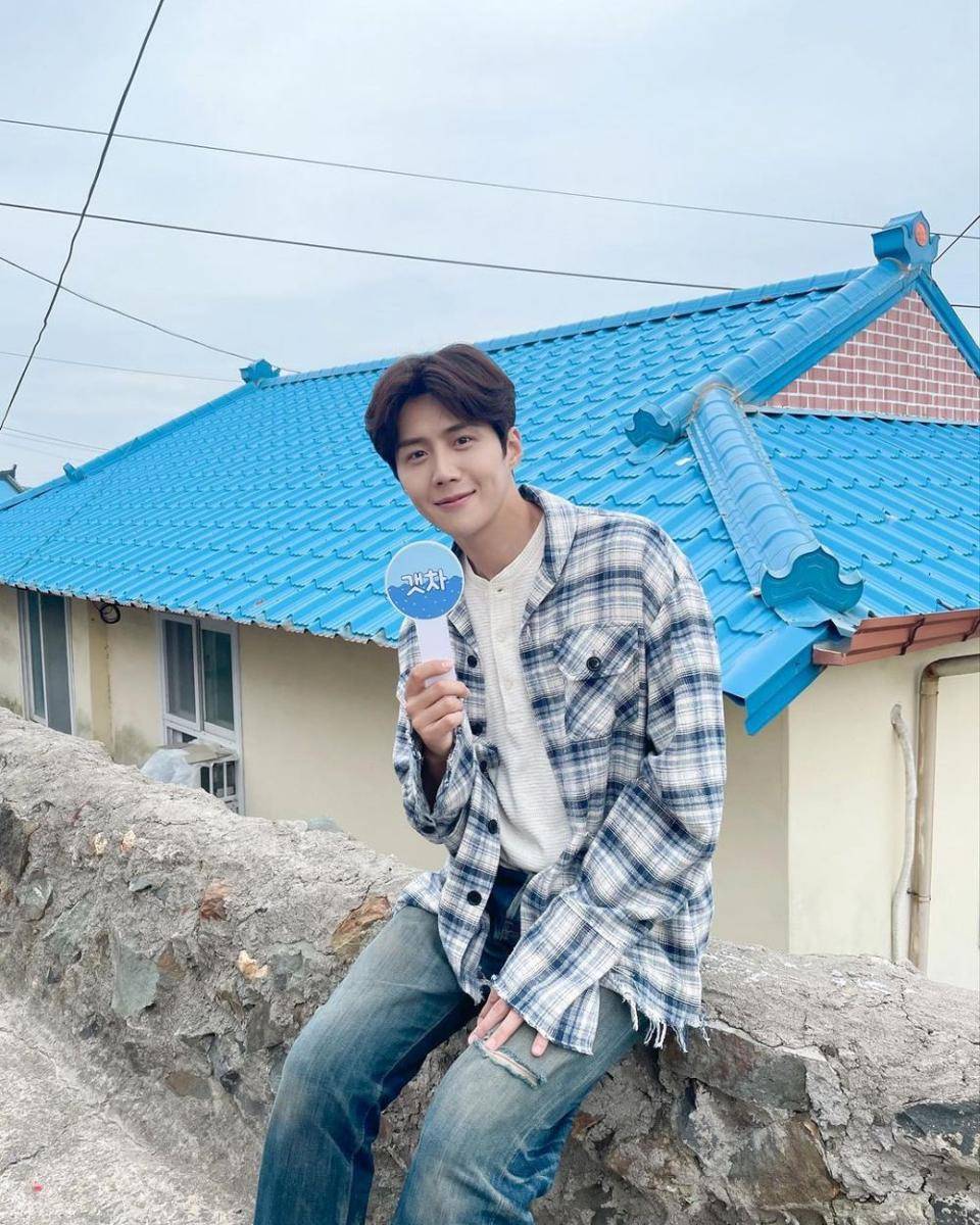Kim Seon Ho (instagram.com/kimseonho_staff.diary)