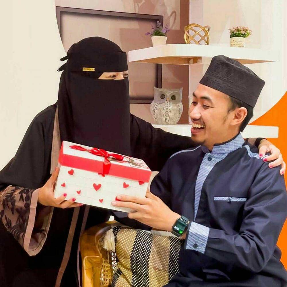 ustaz Syam dan Jihan (instagram.com/syam_elmarusy)