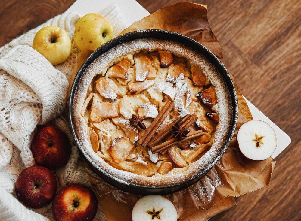 ilustrasi apple chips cake (unsplash.com/Julia Peretiatko)