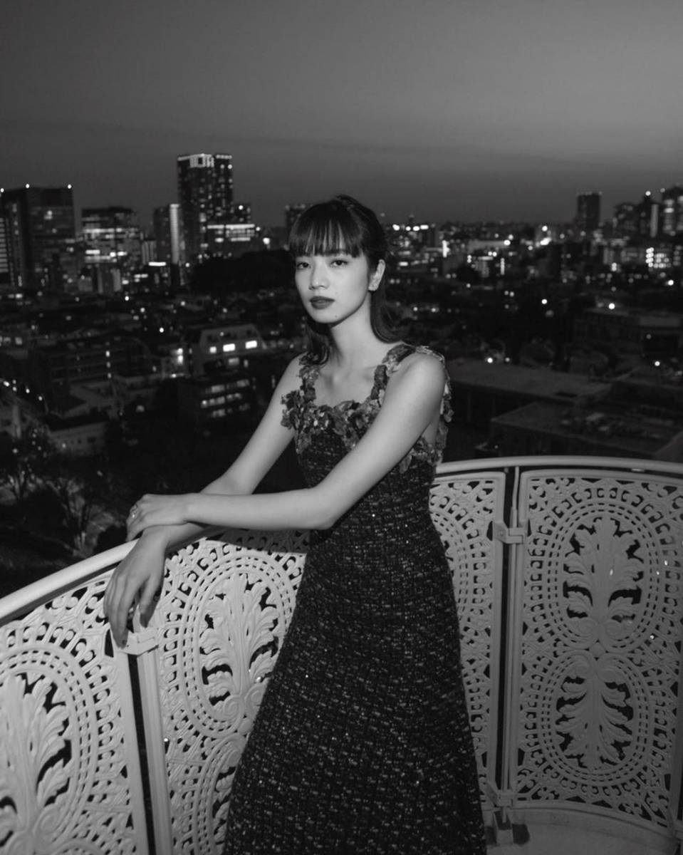 Nana Komatsu (instagram.com/konichan7)