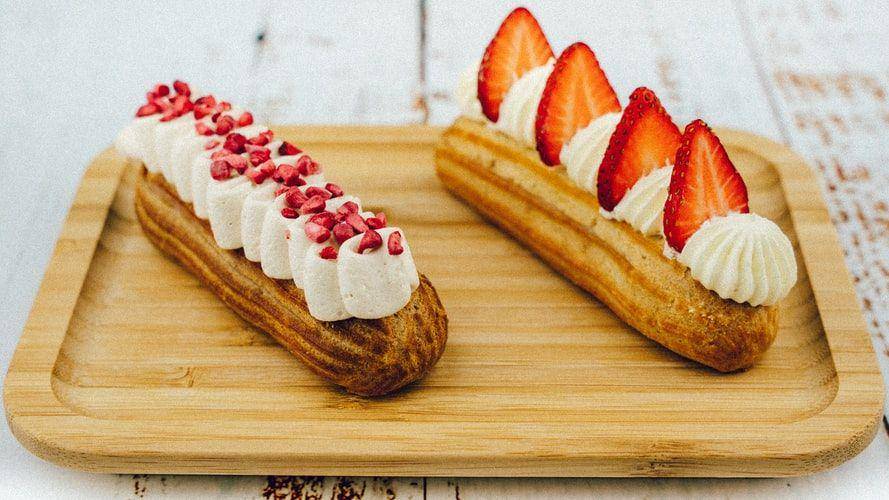 ilustrasi rhubarb eclair (unsplash.com/Razvan Mirel)