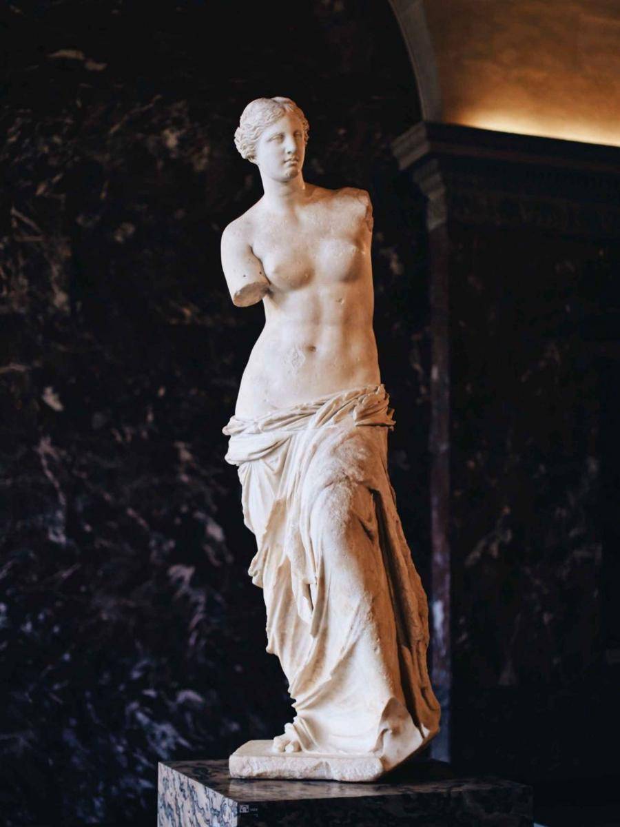 Venus de Milo bisa dijumpai di Museum Louvre, Paris, Prancis. (unsplash.com/tabitha turner)