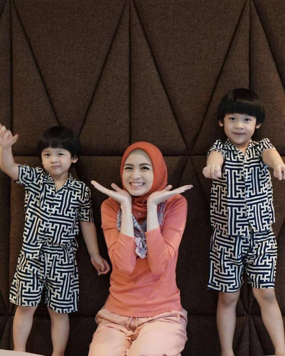 Donita dan buah hati (instagram.com/donitabhubiy)