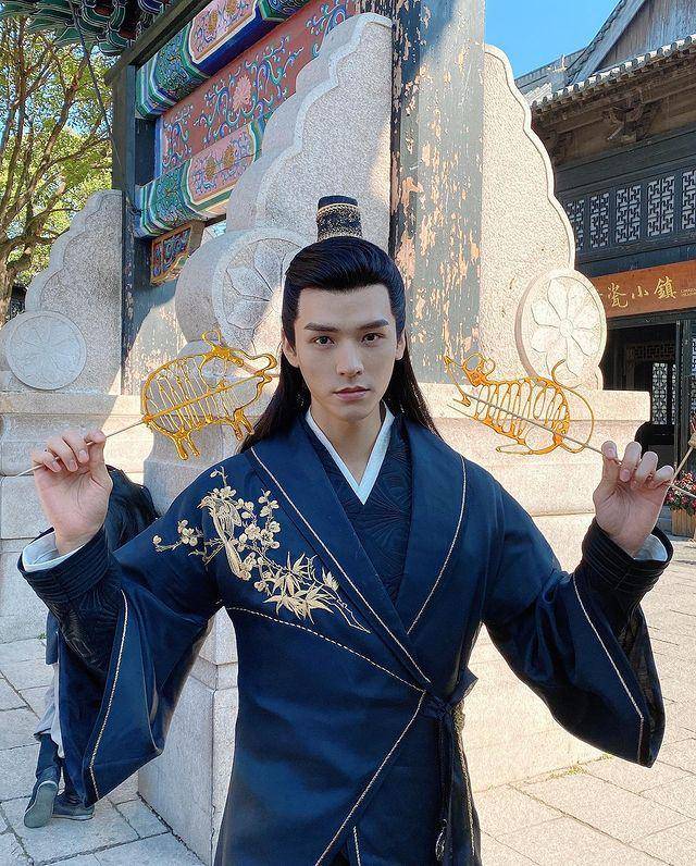 Gong Jun (instagram.com/gongjunhahaha)
