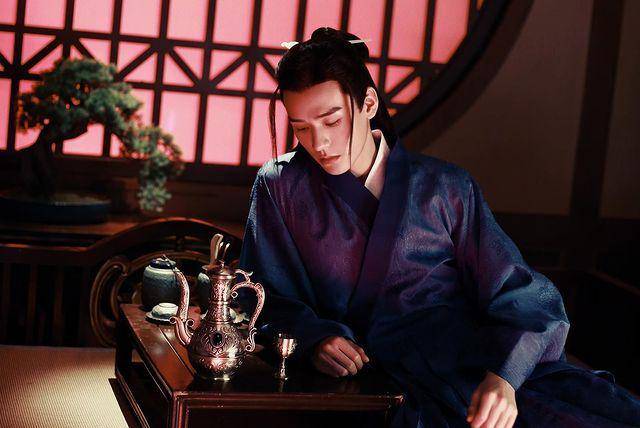 Gong Jun (instagram.com/gongjunhahaha)