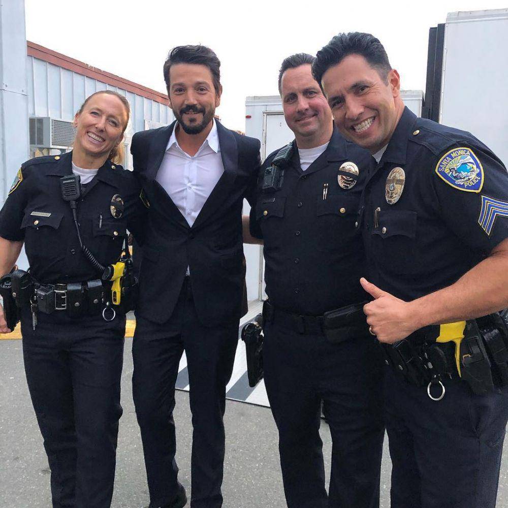 Diego Luna dan security guard (instagram.com/diegoluna_)