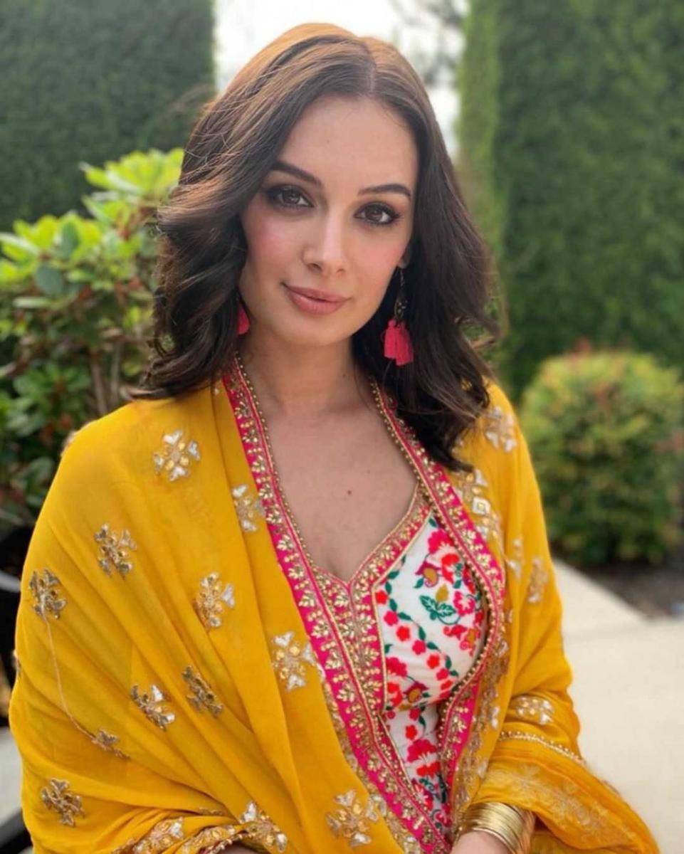 Evelyn Sharma (instagram.com/evelyn_sharma)