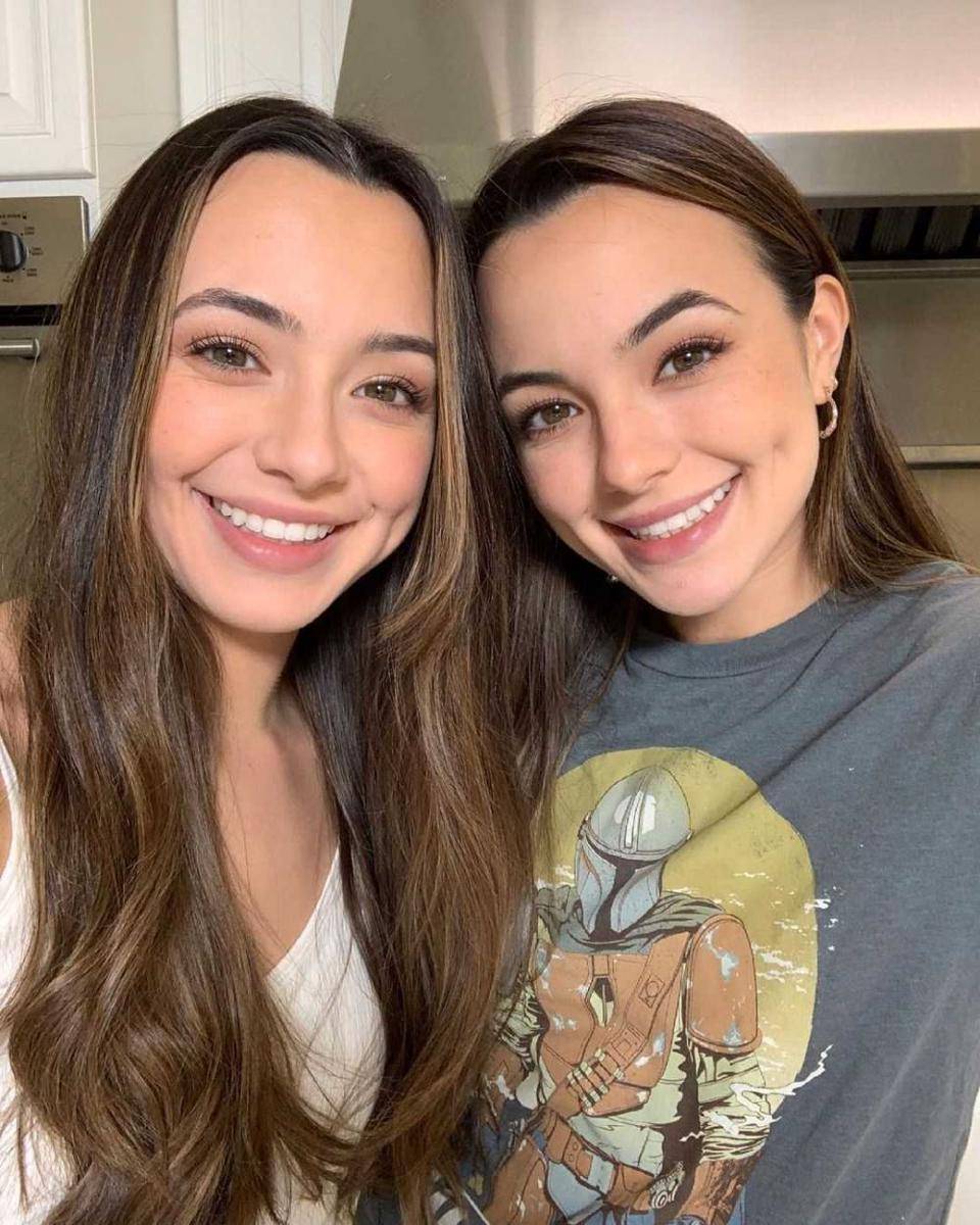 Merrell Twins (instagram.com/merrelltwins)