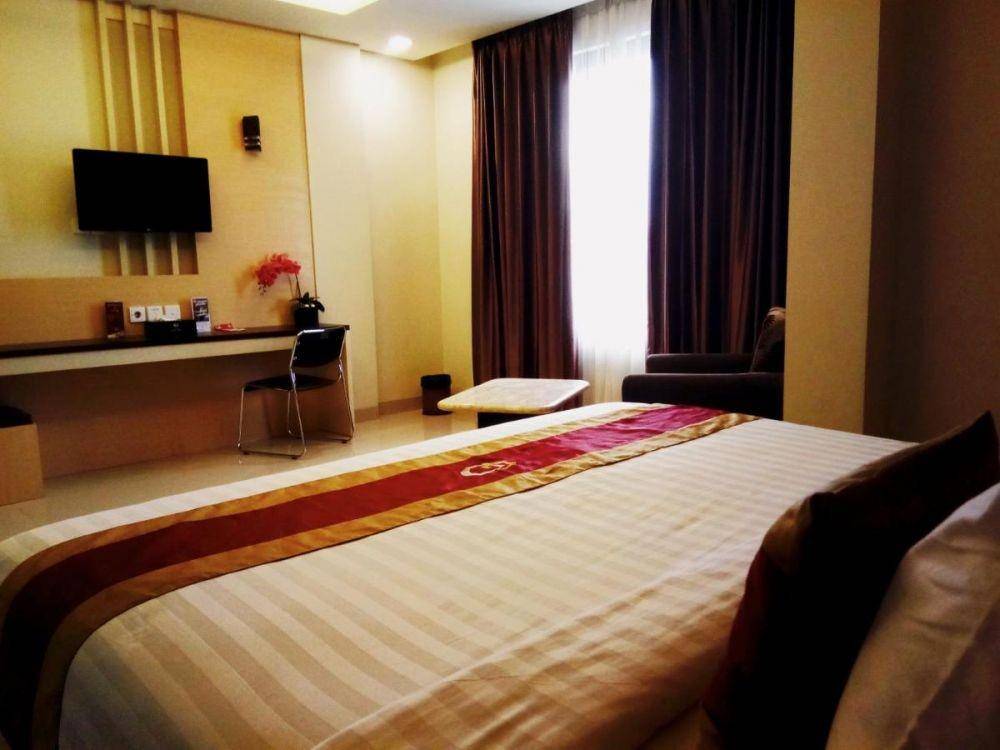 booking.com (Hotel Grand Parama tipe kamar deluxe)