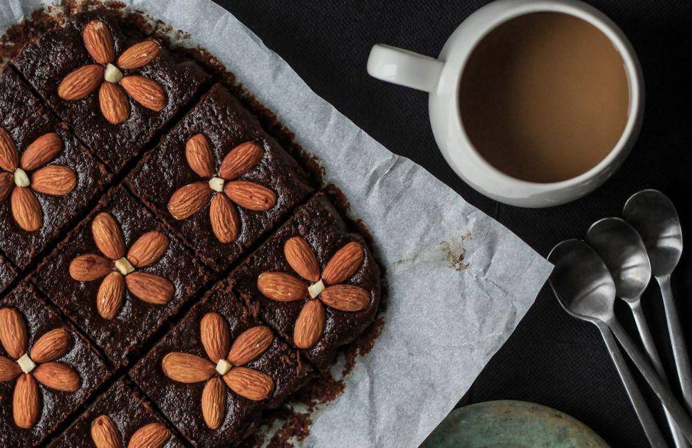 ilustrasi aneka kue kacang teman ngeteh (unsplash.com/NordWood Themes)