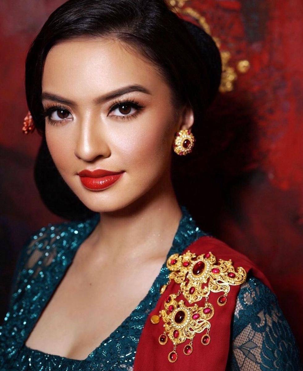 Raline Shah (instagram.com/ralineshah)