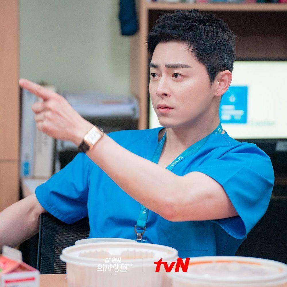 Jo Jung Suk di drama Hospital Playlist 2 (instagram.com/tvndrama.official))