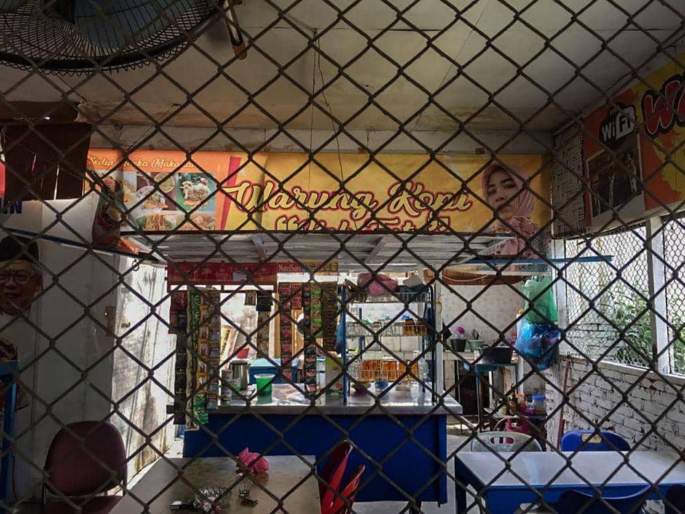 Warung kopimilik Rakesh yang sempat viral karena menolak tutup selama PPKM Darurat di Kota Medan. (IDN Times/Prayugo Utomo)