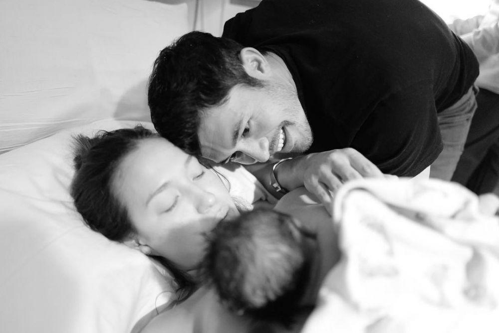 Henry Golding dan keluarga (instagram.com/livlogolding)
