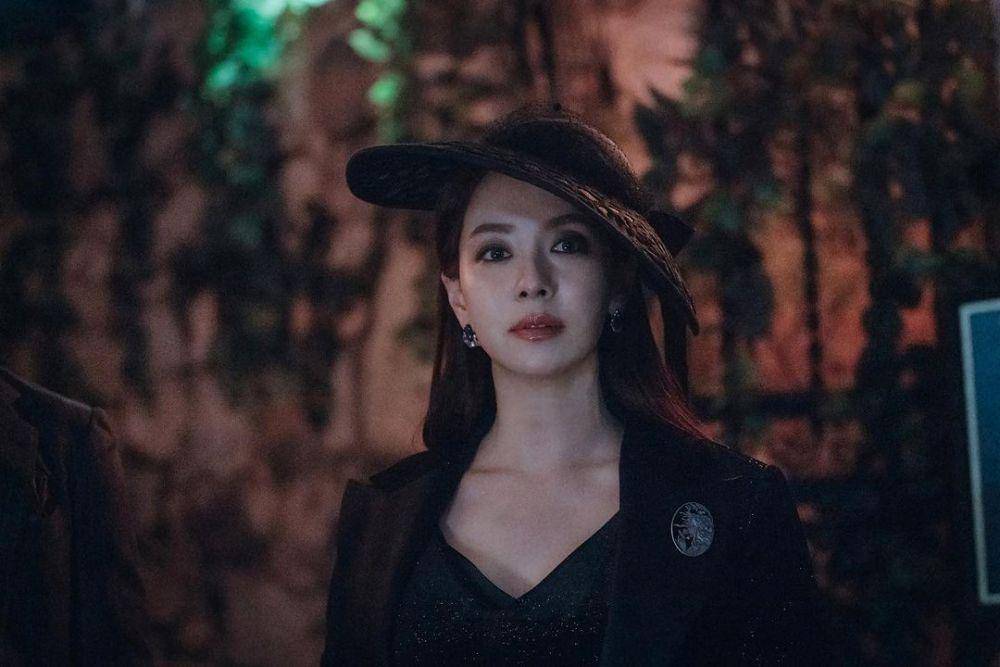Song Ji Hyo dalam Kdrama The Witch's Dinner (instagram.com/tving.official)