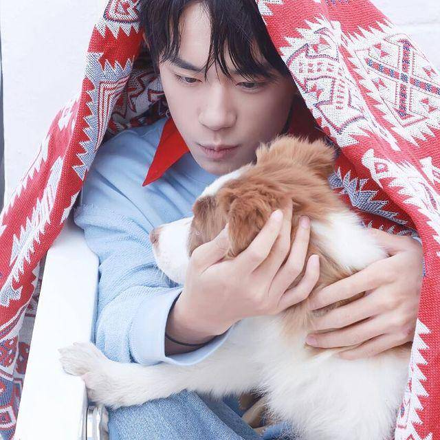 Jackson Yee (instagram.com/ __4444x____)