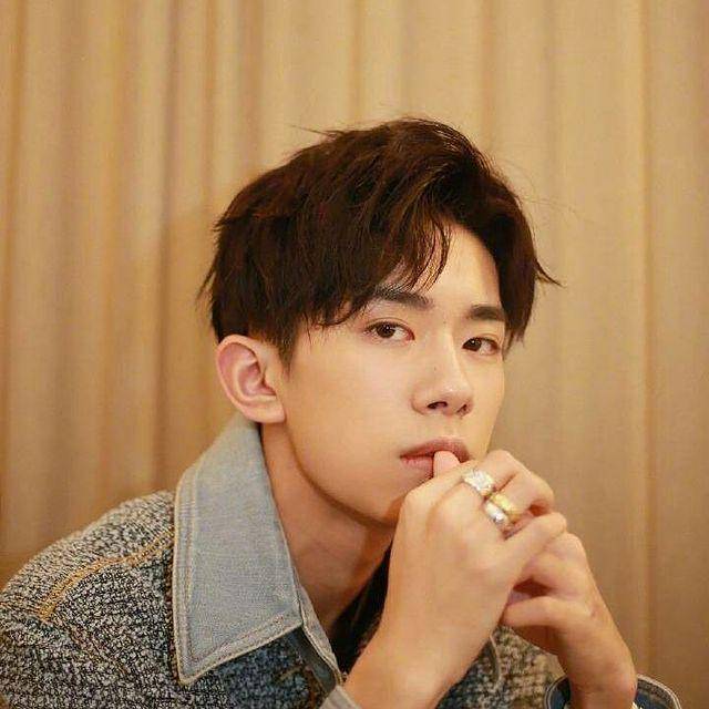 Jackson Yee (instagram.com/ __4444x____)