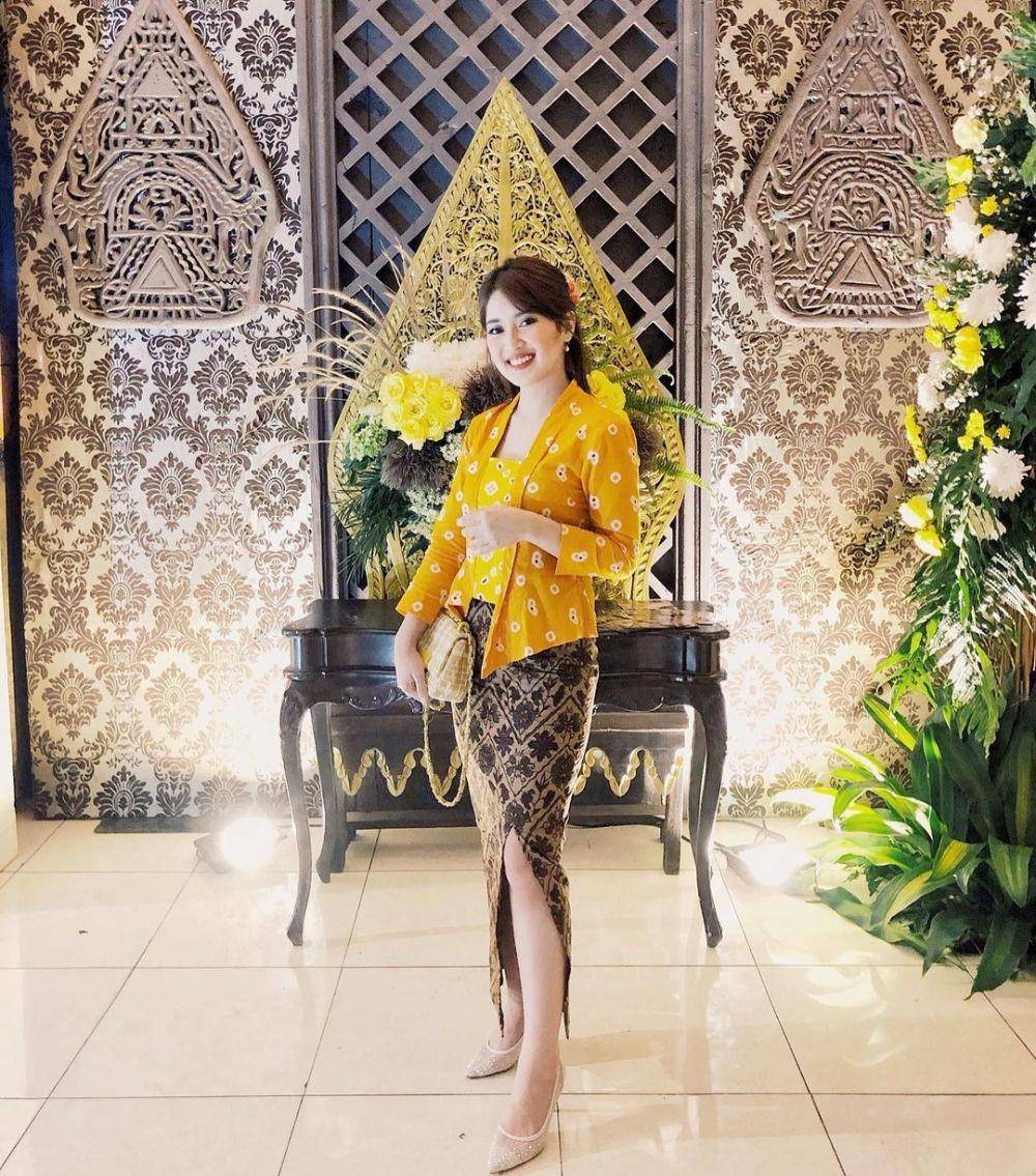 Rosiana Dewi (instagram.com/rsn.dw/)