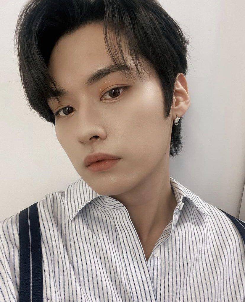 Lee Know Stray Kids (instagram.com/realstraykids)