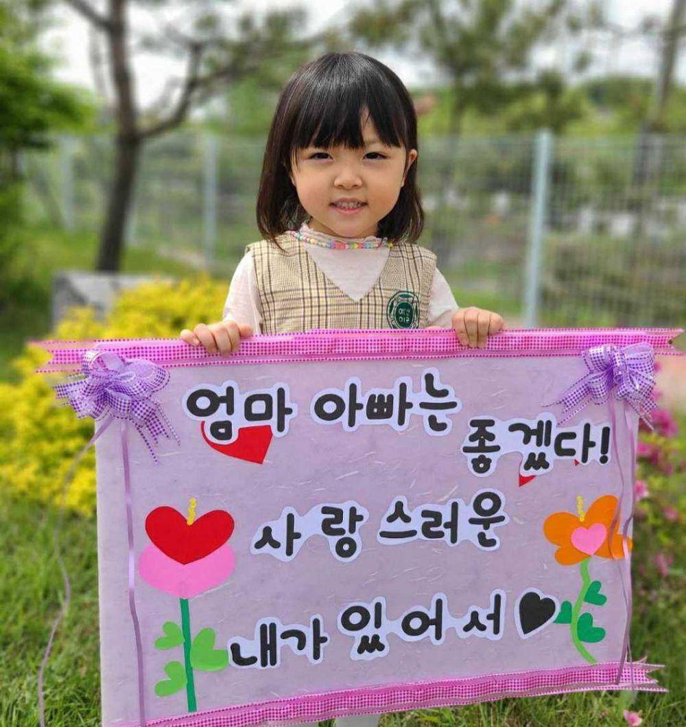 Han Yeo Reum (instagram.com/k_han__na)