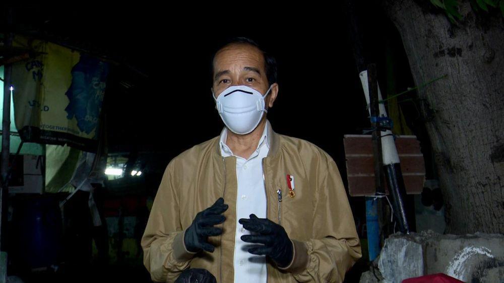 Bagikan Sembako dan Obat, Jokowi Harap Warga Tenang Hadapi Pandemik