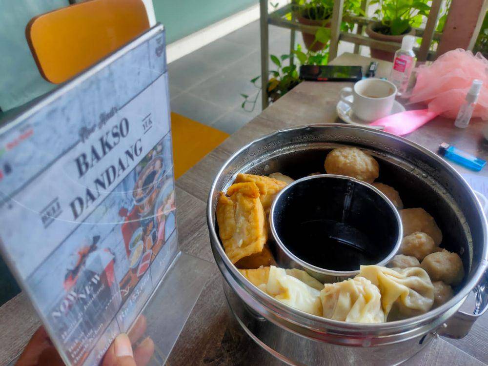 Paket bakso dandan untuk sekeluarga porsi lima orang. IDN Times/Zainul Arifin