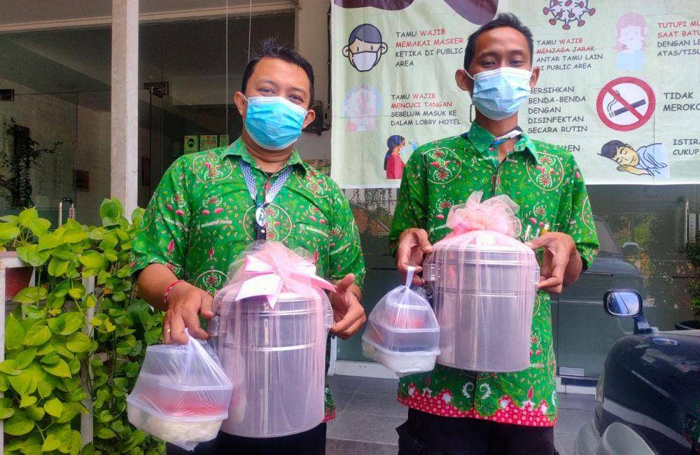 Paket bakso dandang siap diantar ke pemesan. IDN Times/Zainul Arifin