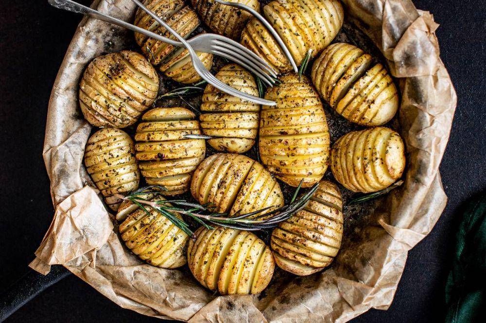 ilustrasi hasselback herb butter (unsplash.com/Monika Grabkowska)