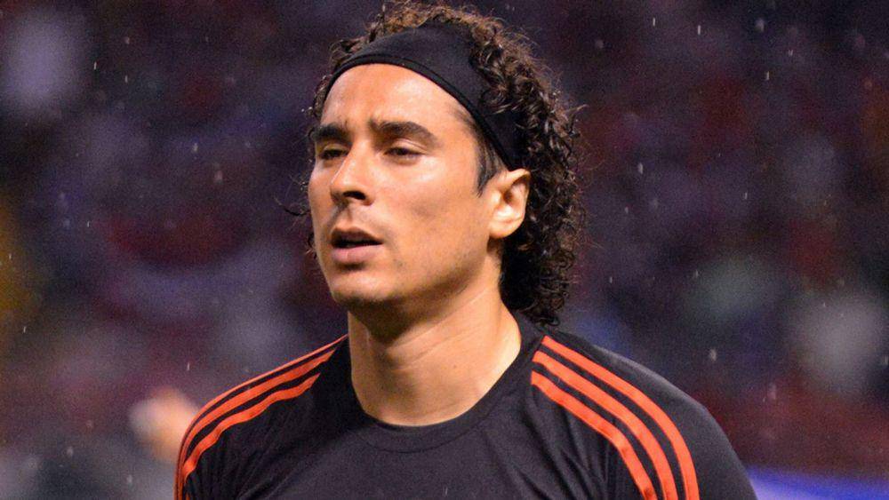 potret Guillermo Ochoa (skysports.com)