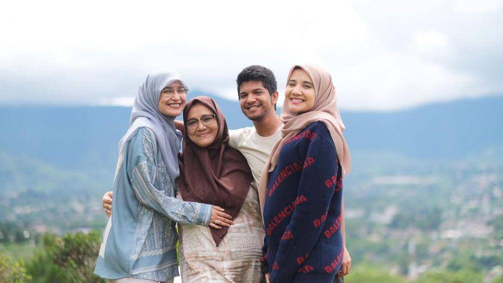 Zaskia, Shireen, dan Yusuf Sungkar (instagram.com/shireensungkar)