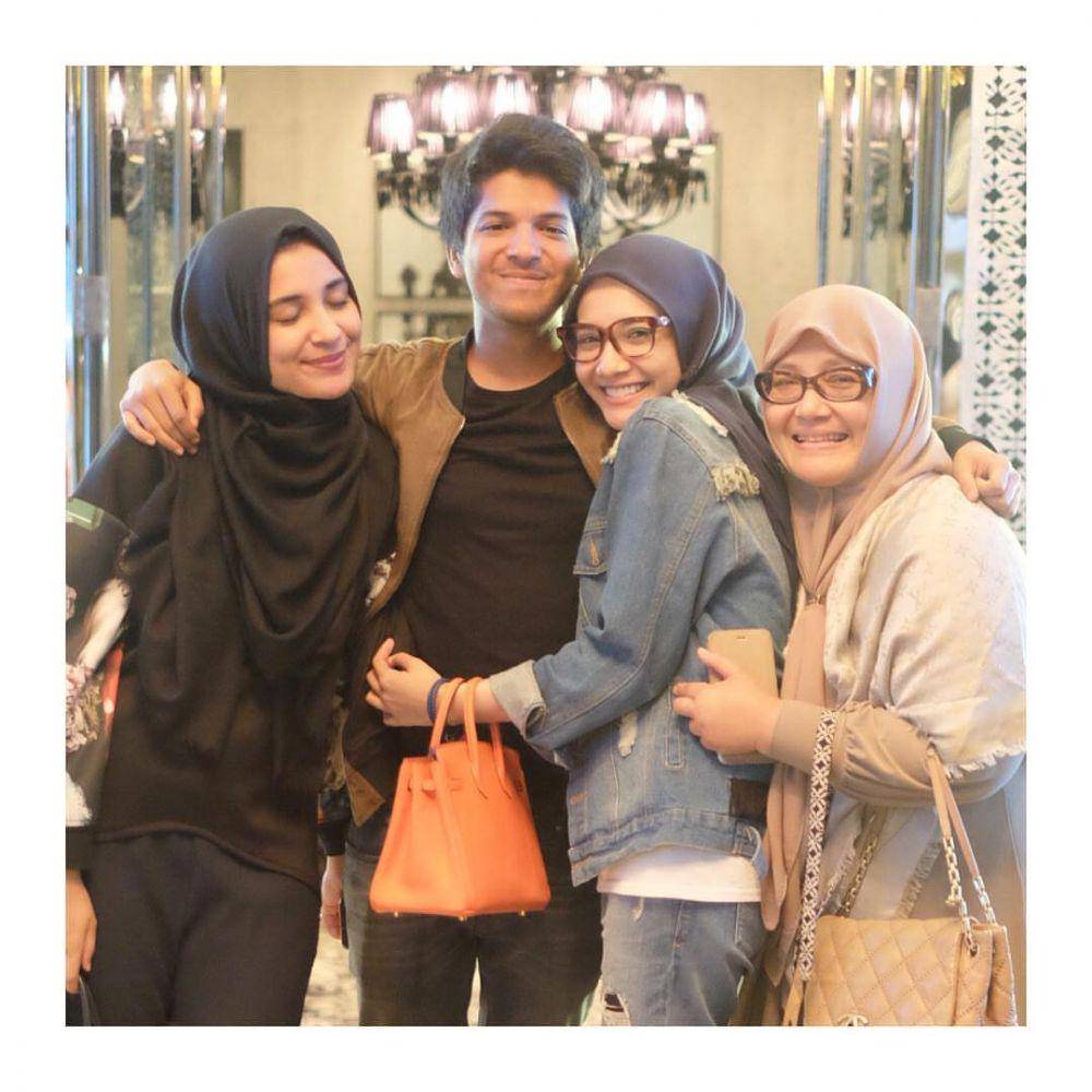 Zaskia, Shireen, dan Yusuf Sungkar (instagram.com/shireensungkar)