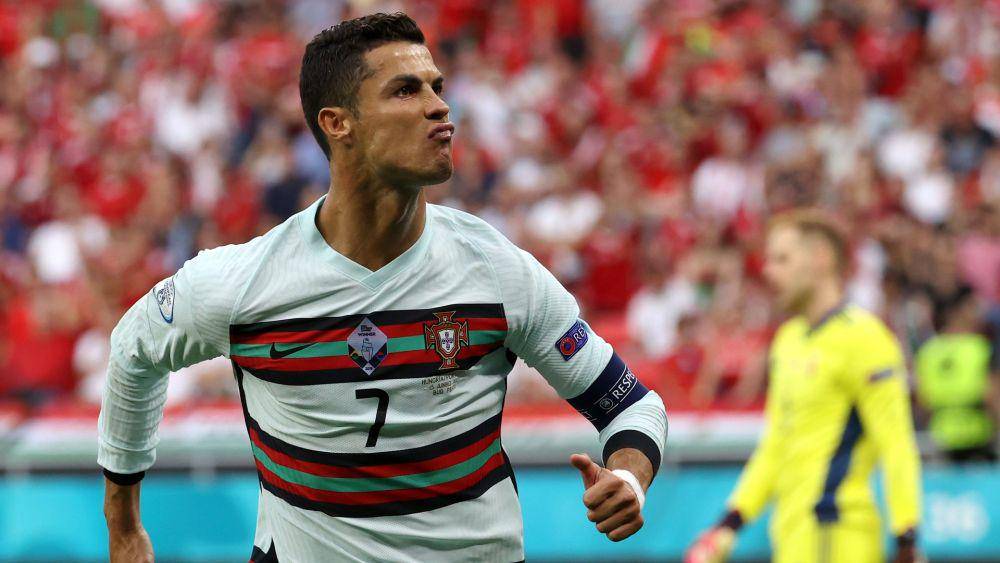 Cristiano Ronaldo jadi pemain dengan caps dan gol terbanyak di Piala Eropa (goal.com)