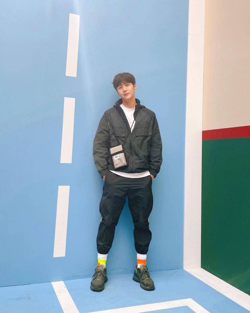 Kim Seon Ho (instagram.com/seonho__kim)