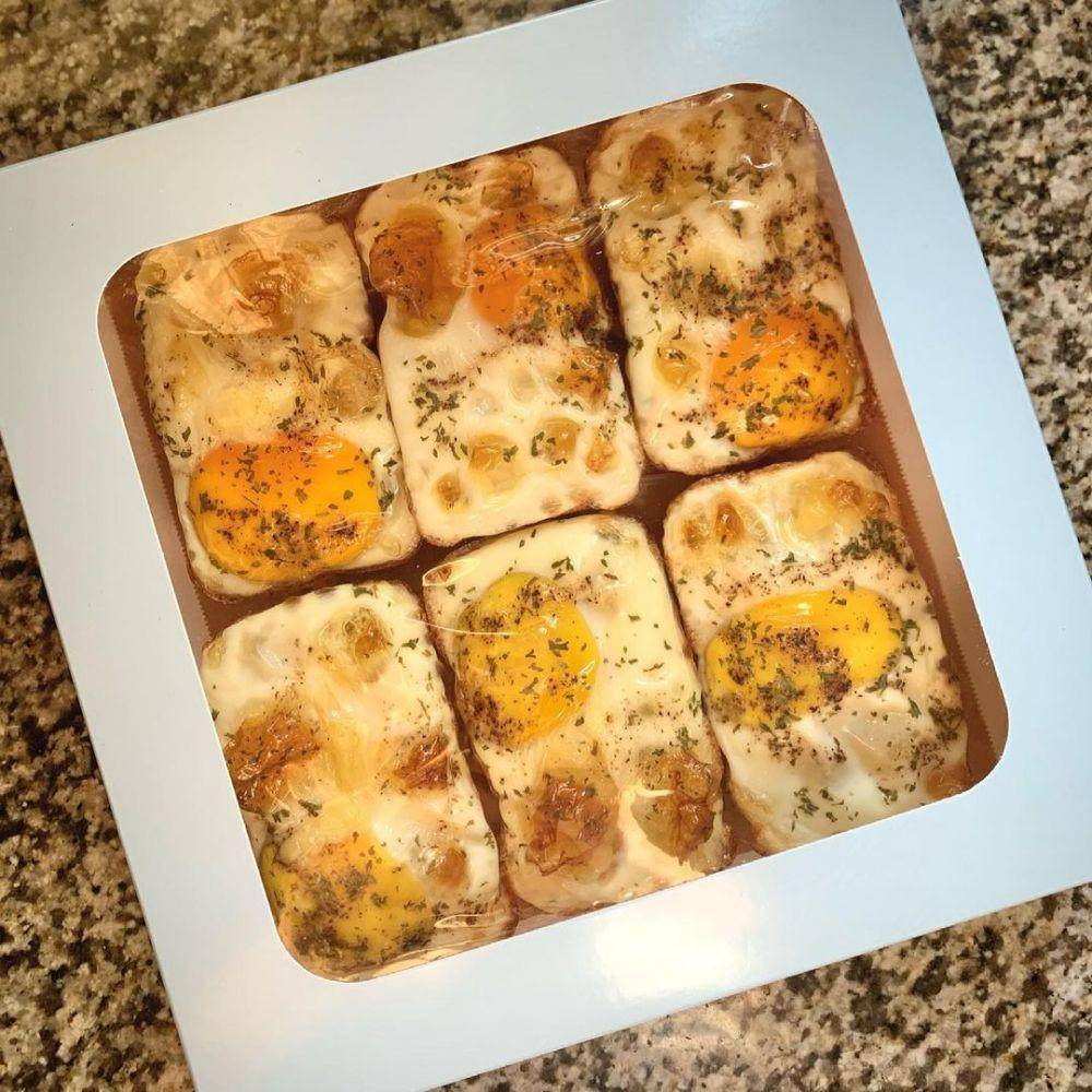 Korean street egg bread (instagram.com/bready.good)