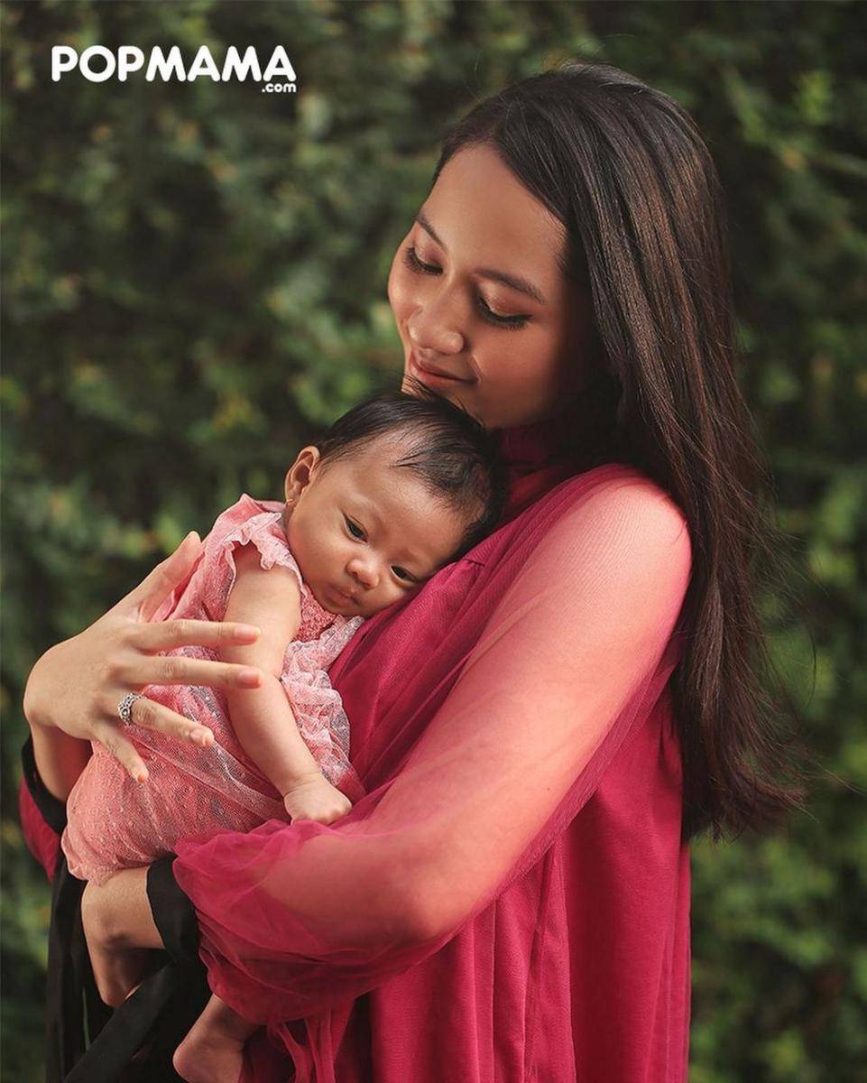 Niken Anjani dan anaknya (Popmama.com)
