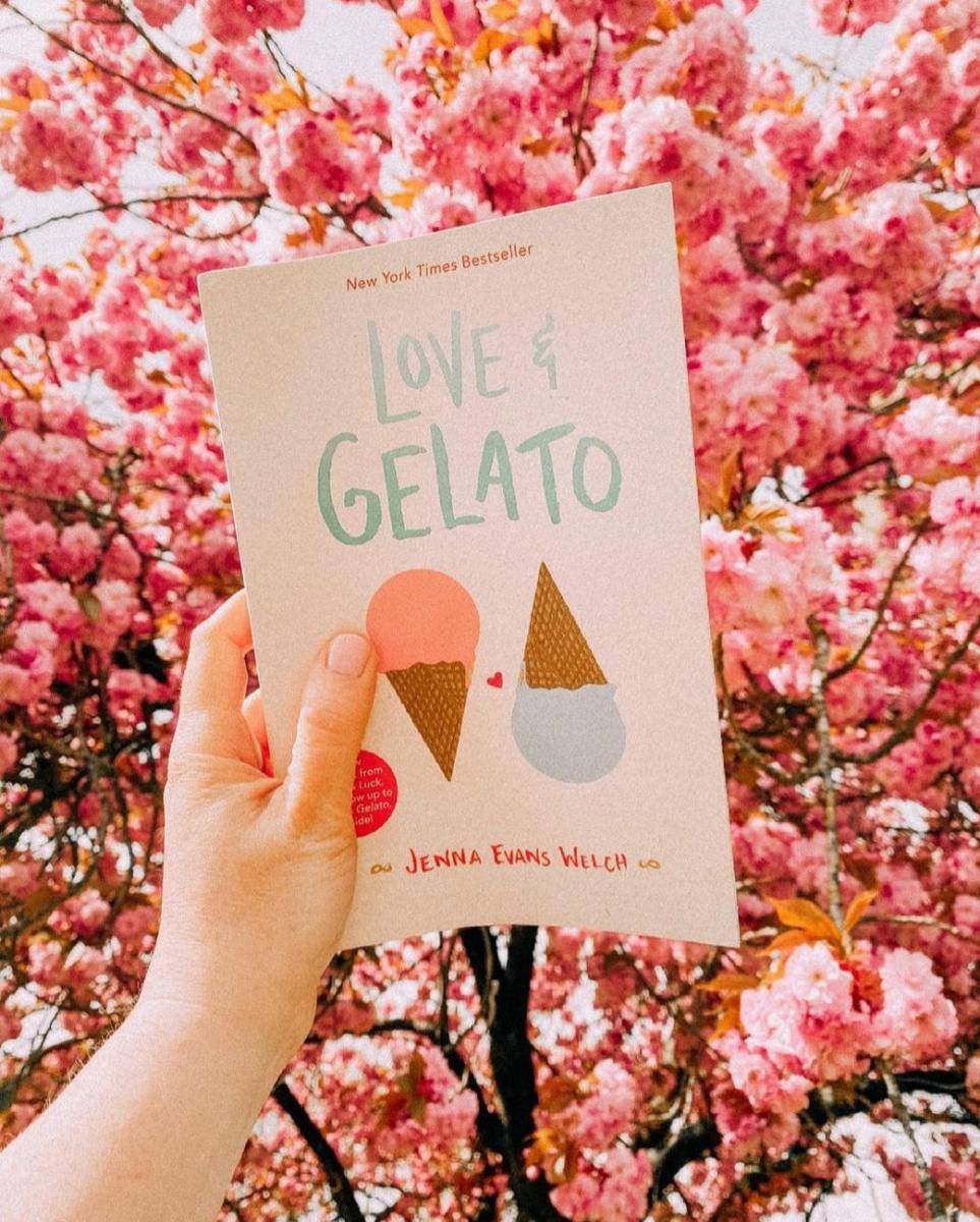 Love and Gelato oleh Jenna Evans Welch (instagram.com/ankescoffechats)