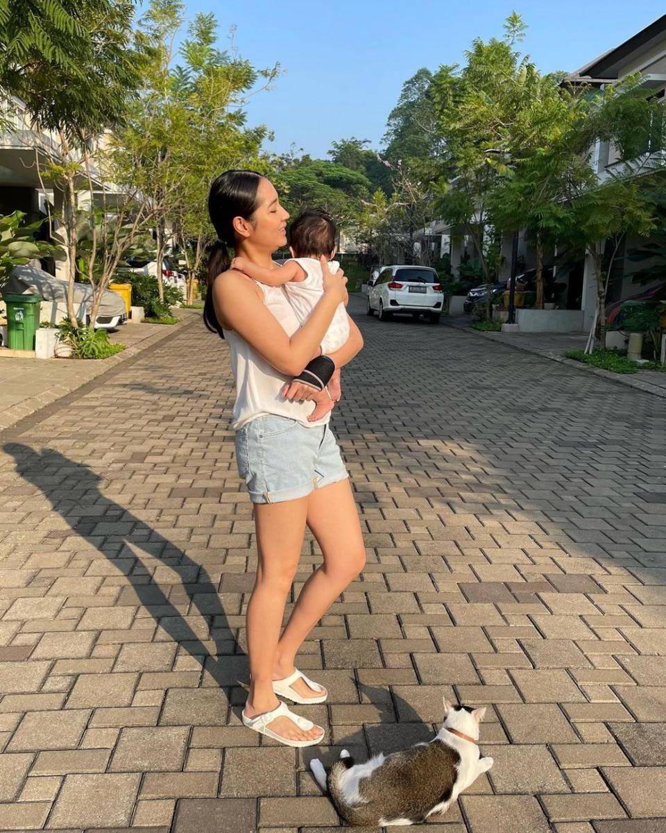 Niken Anjani dan anaknya (instagram.com/nikenanjanii)
