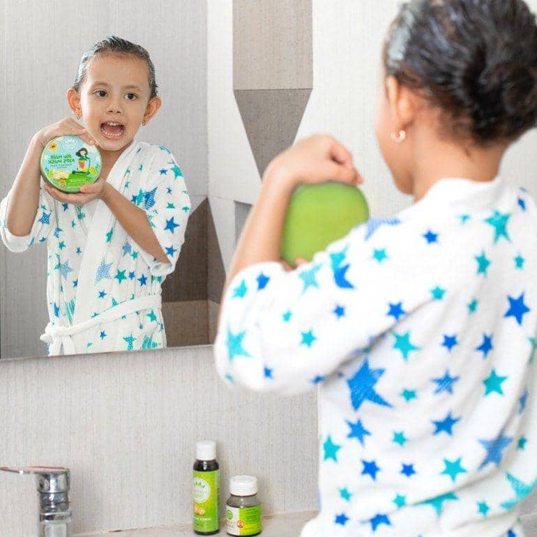 Alesha (instagram.com/divanadia)