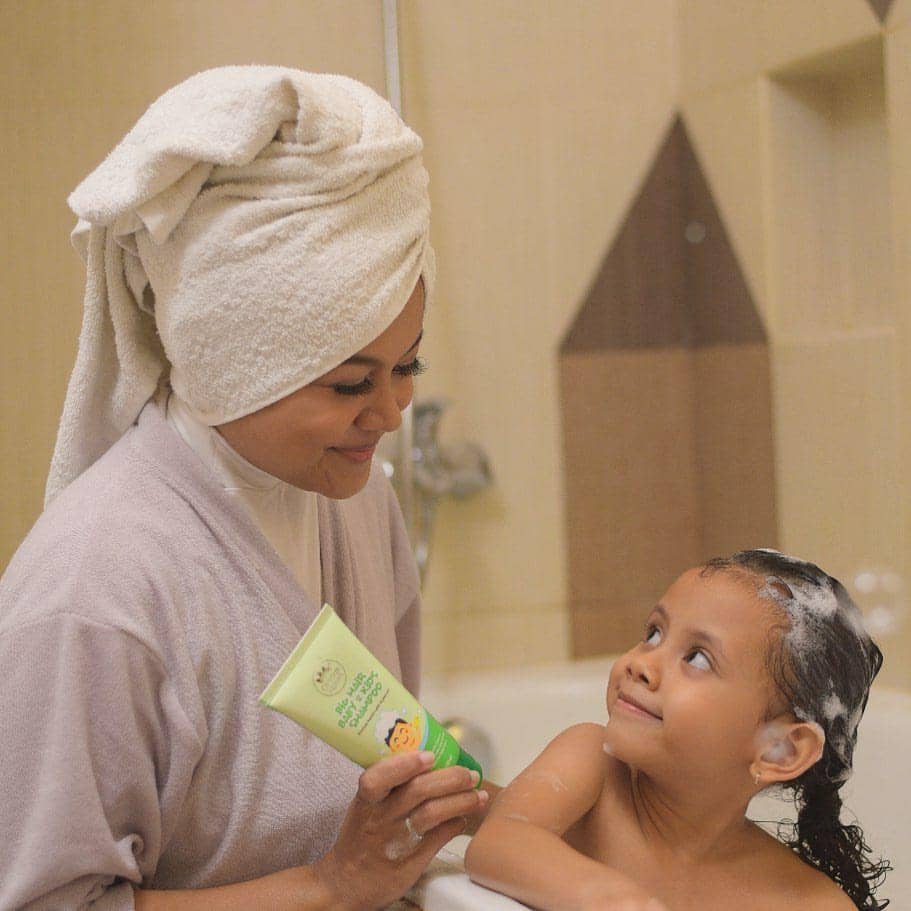 Alesha (instagram.com/divanadia)