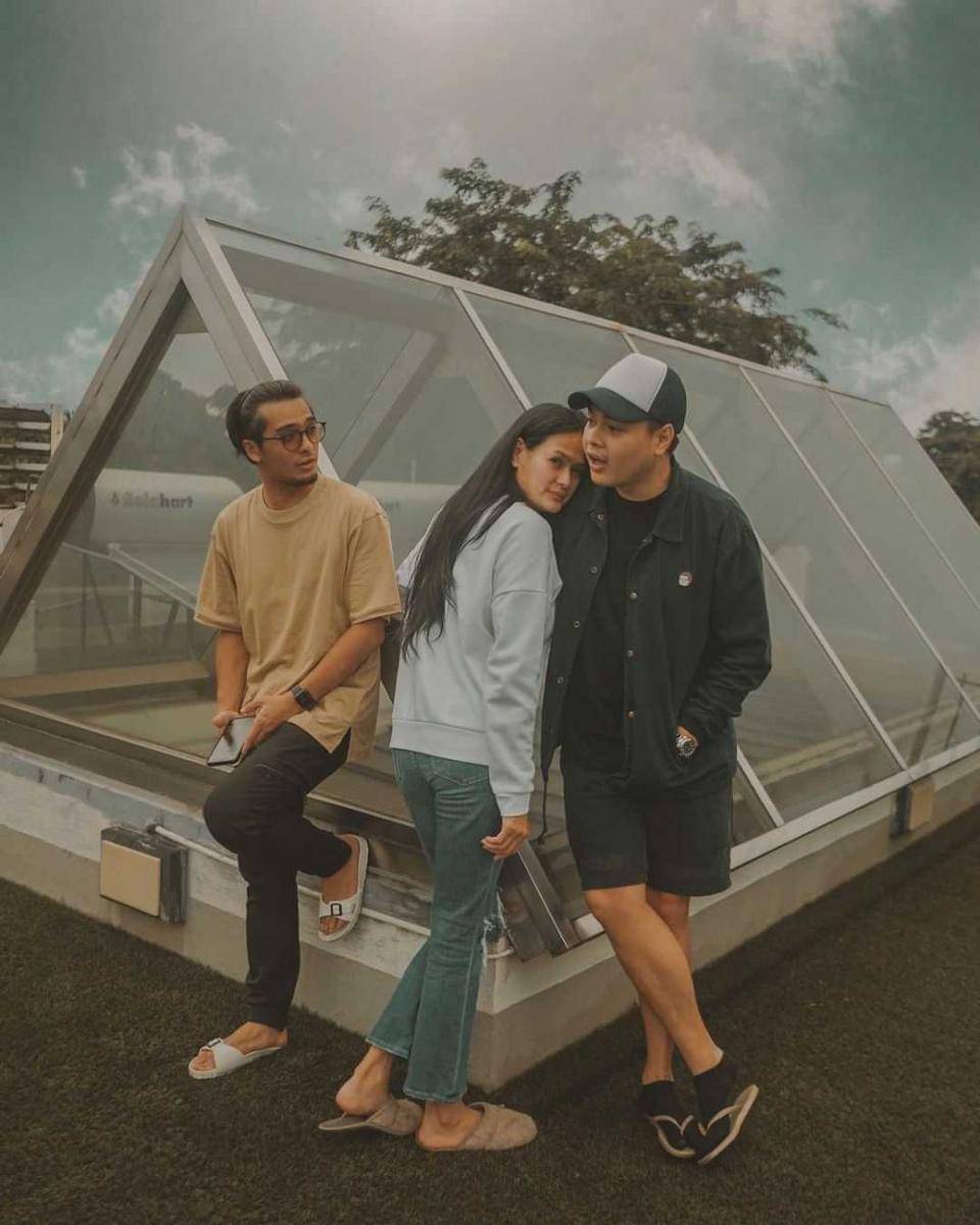 Donna Harun dan putranya (instagram.com/jejesoekarno)