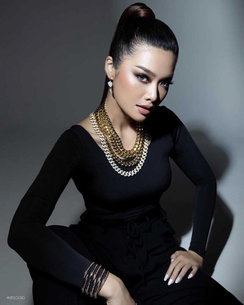 12 Potret Carla Yules Miss World Indonesia 2020, Super Memukau!