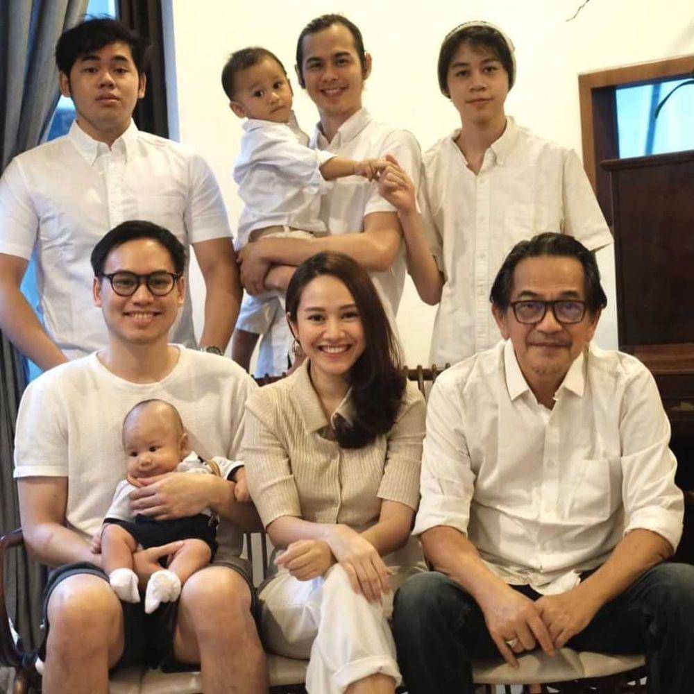 Ray Sahetapy bersama keluarga (instagram.com/raysahetapy)